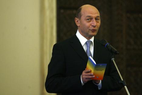 Proiectul lui Băsescu de revizuire a Constituţiei este... neconstituţional